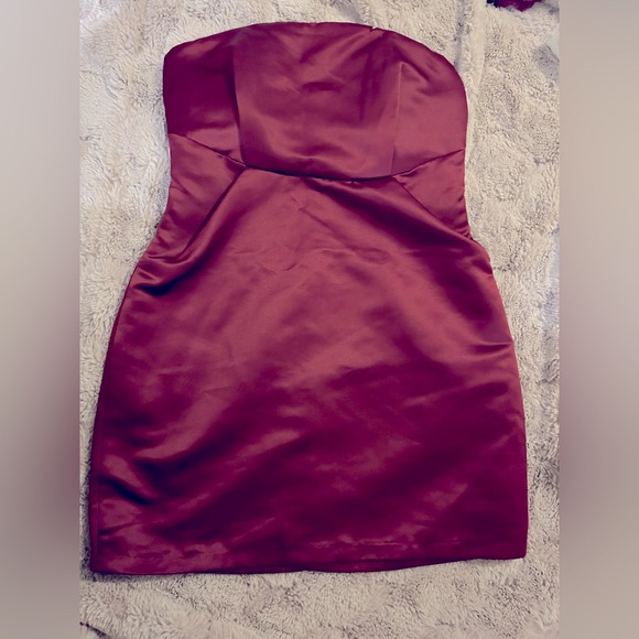 Tobi red strapless cocktail dress. - Picture 2 of 4